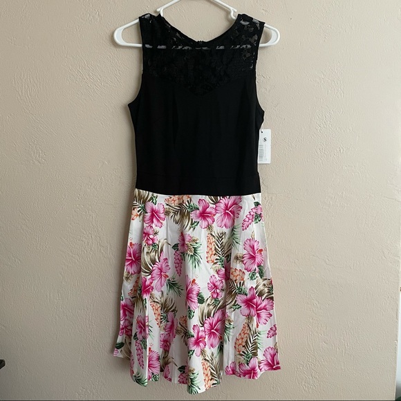 NWT Tropical Lace Dress 🌺 - Picture 1 of 9